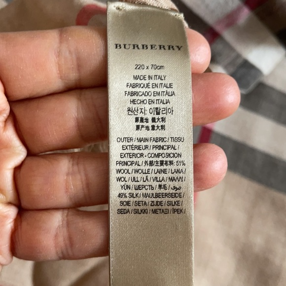 Authentic ❌SOLD ❌Burberry scarf wool/ silk - Picture 6 of 10